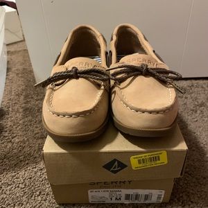 Little girl Sperrys size 1